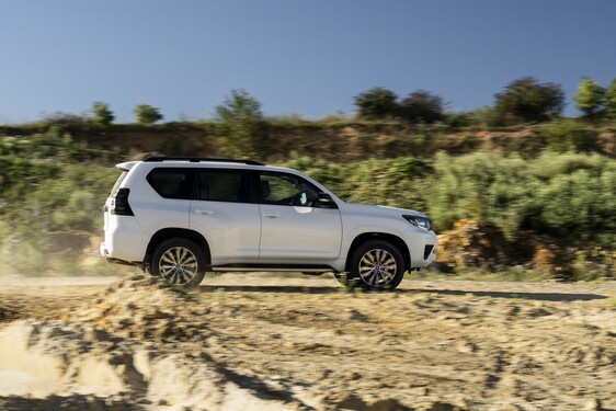 Land Cruiser Black Pack