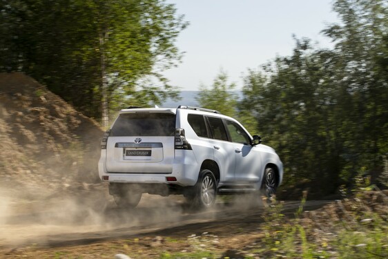 Land Cruiser Black Pack