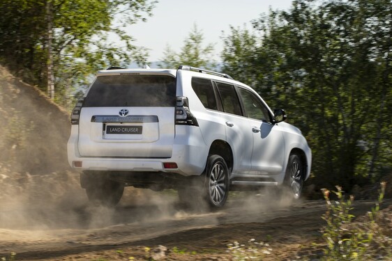 Land Cruiser Black Pack