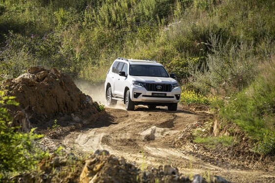 Land Cruiser Black Pack