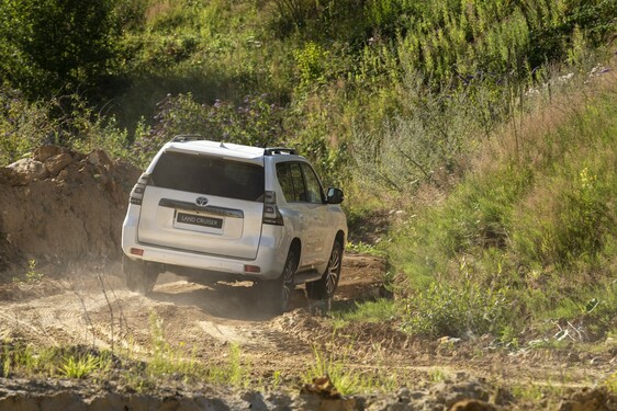 Land Cruiser Black Pack