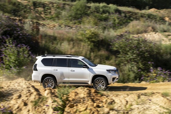 Land Cruiser Black Pack