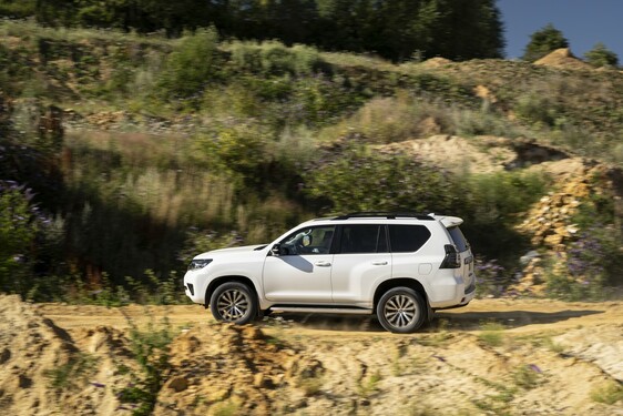 Land Cruiser Black Pack