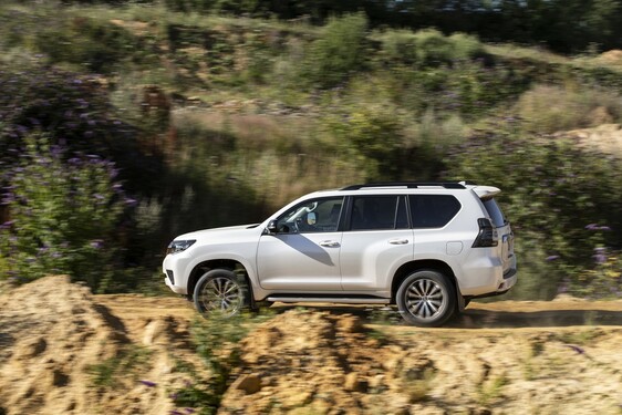 Land Cruiser Black Pack