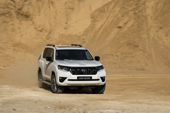 Land Cruiser Black Pack