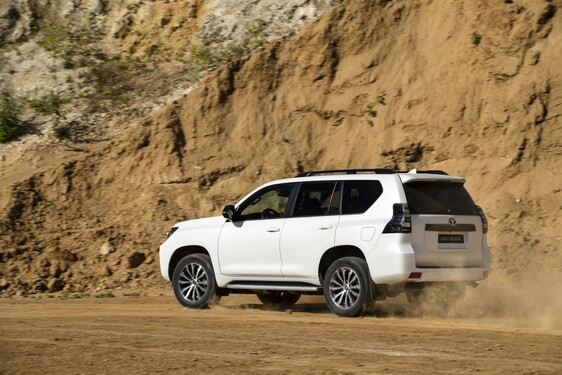 Land Cruiser Black Pack