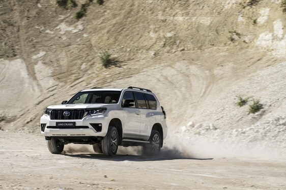 Land Cruiser Black Pack