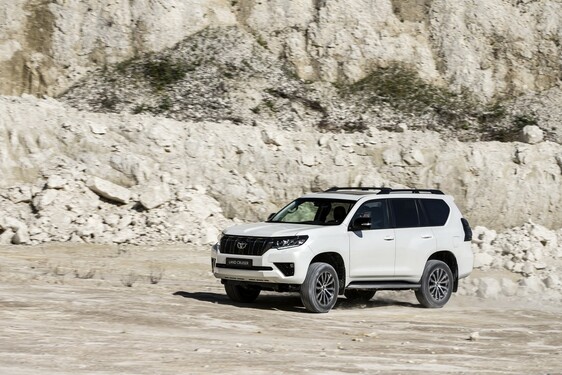 Land Cruiser Black Pack