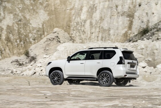 Land Cruiser Black Pack