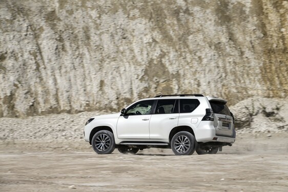 Land Cruiser Black Pack