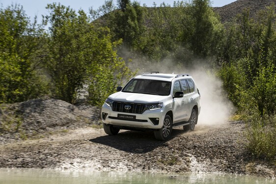 Land Cruiser Black Pack