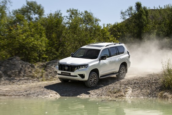 Land Cruiser Black Pack