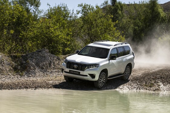 Land Cruiser Black Pack