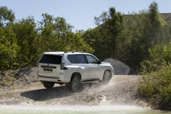 Land Cruiser Black Pack