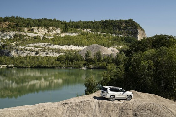 Land Cruiser Black Pack