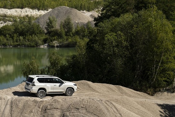 Land Cruiser Black Pack