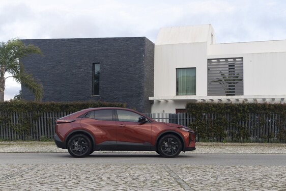 C-HR+ 2025