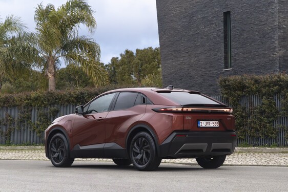 C-HR+ 2025