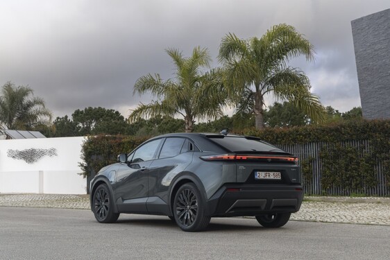 C-HR+ 2025