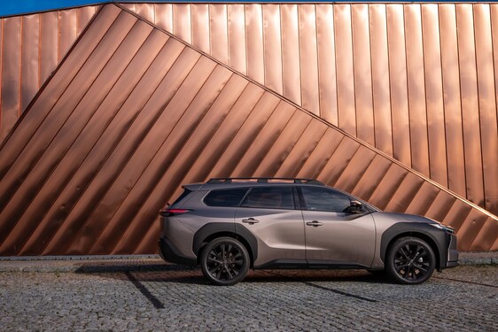 bZ4X Touring 2025