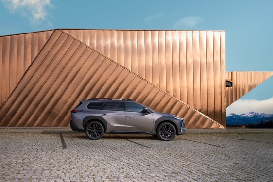 bZ4X Touring 2025