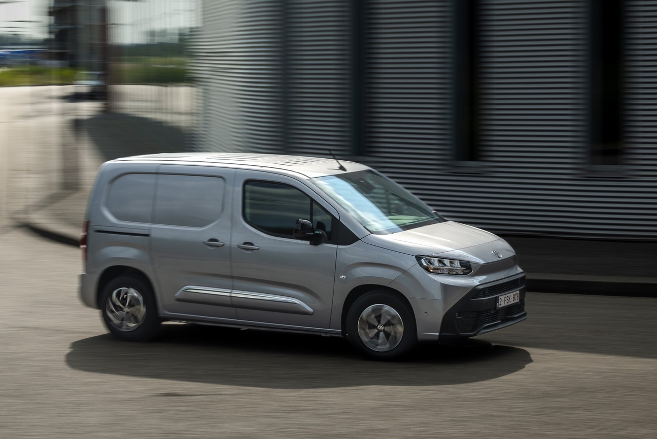 Ósmy miesiąc z rzędu ze wzrostem rejestracji Toyota Professional. PROACE CITY liderem swojego segmentu