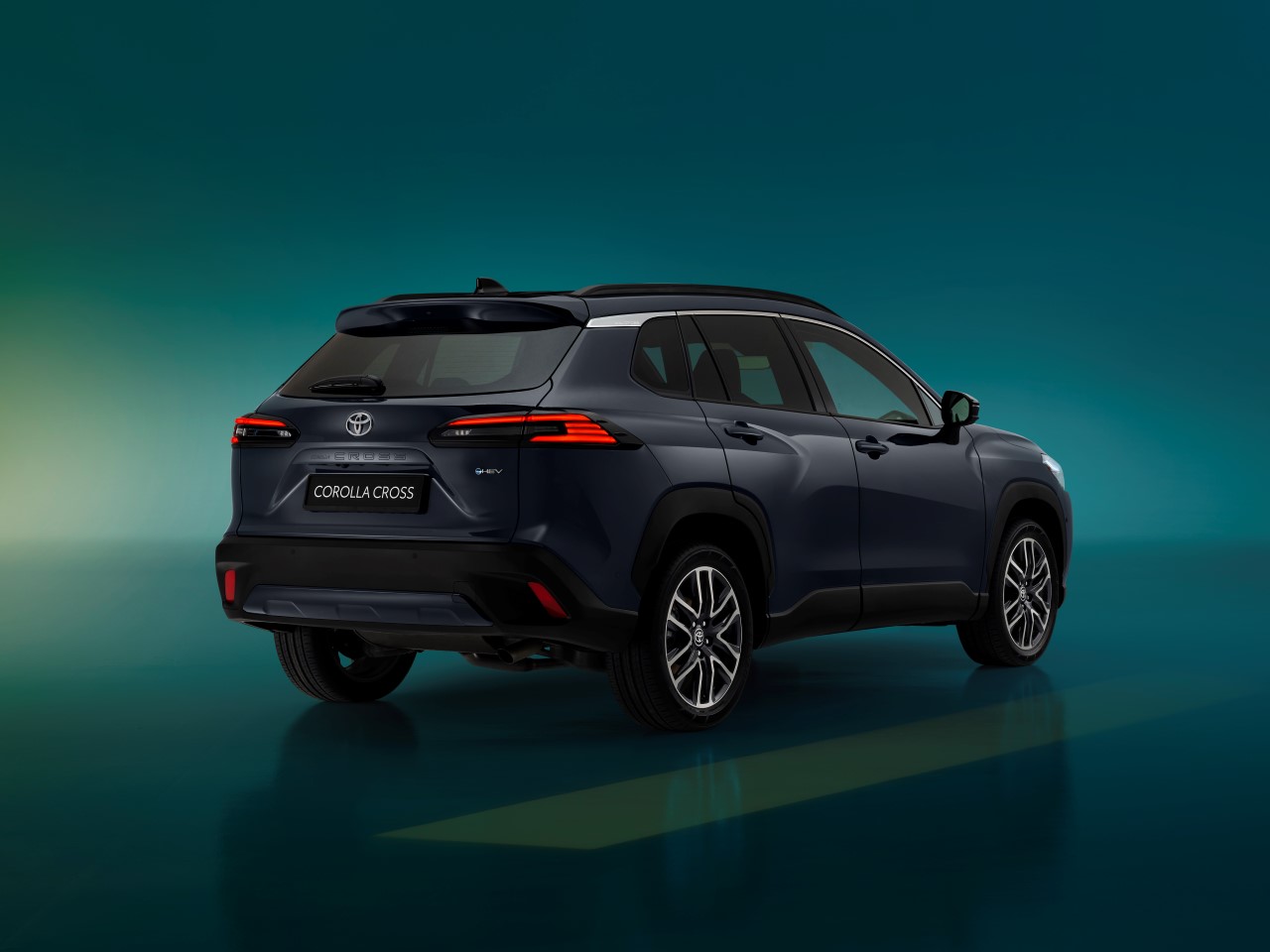 Nowa Corolla Cross z odświeżoną stylistyką i nowymi technologiami. Debiut wersji GR SPORT