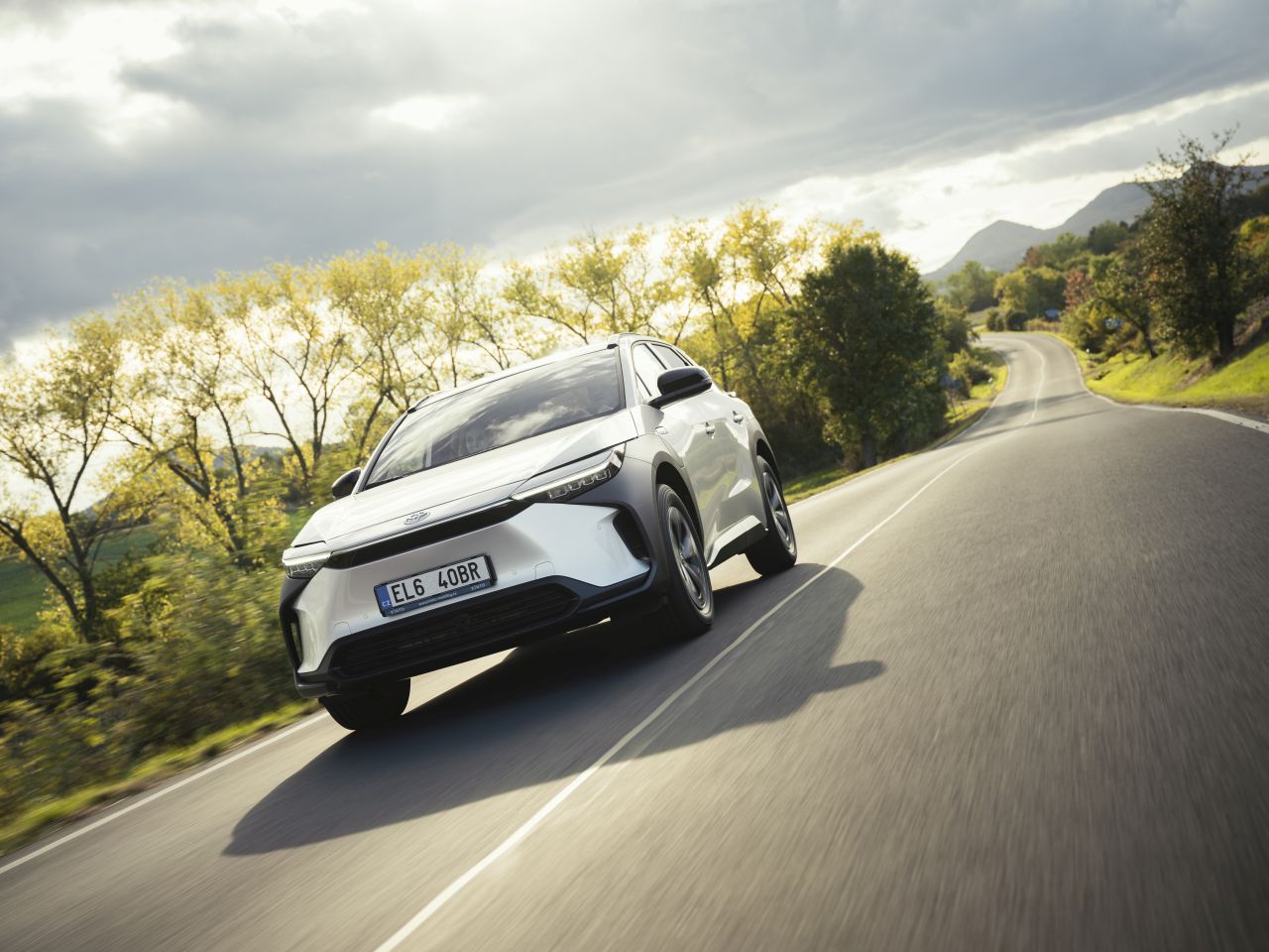 Toyota nadělila elektrickému bZ4X rychlejší nabíjení a větší pohodlí 