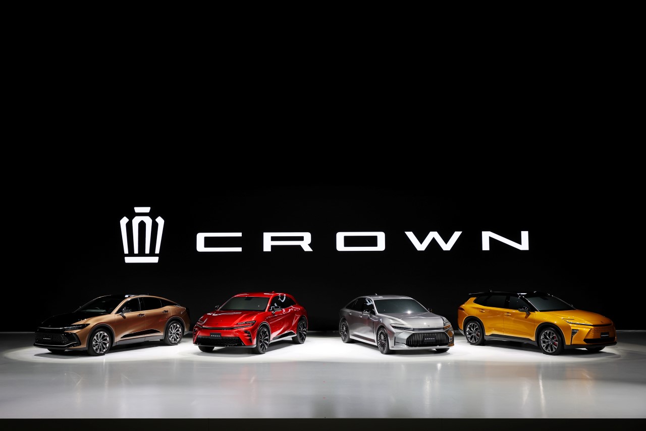 Flagowy sedan Toyota Crown idzie w ślady Corolli. Cztery typy nadwozia i dwa napędy hybrydowe