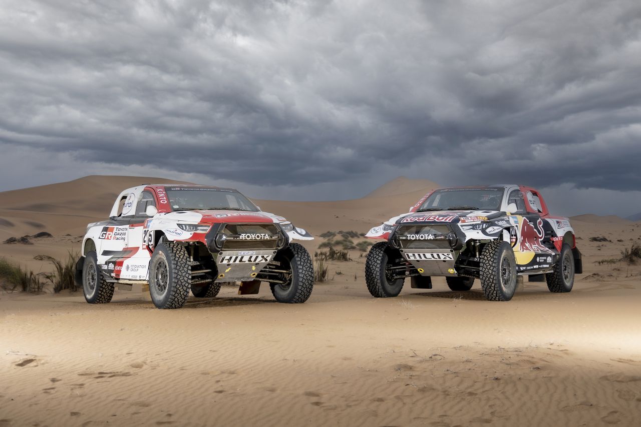 Trzy załogi TOYOTA GAZOO Racing w ulepszonych Toyotach GR DKR Hilux T1+ na Rajd Dakar 2023