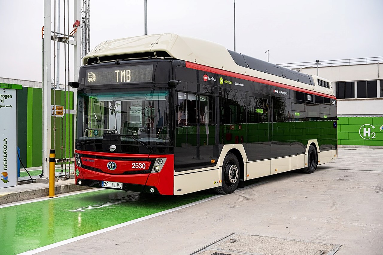 Wodorowe autobusy H2.City Gold w transporcie miejskim Barcelony