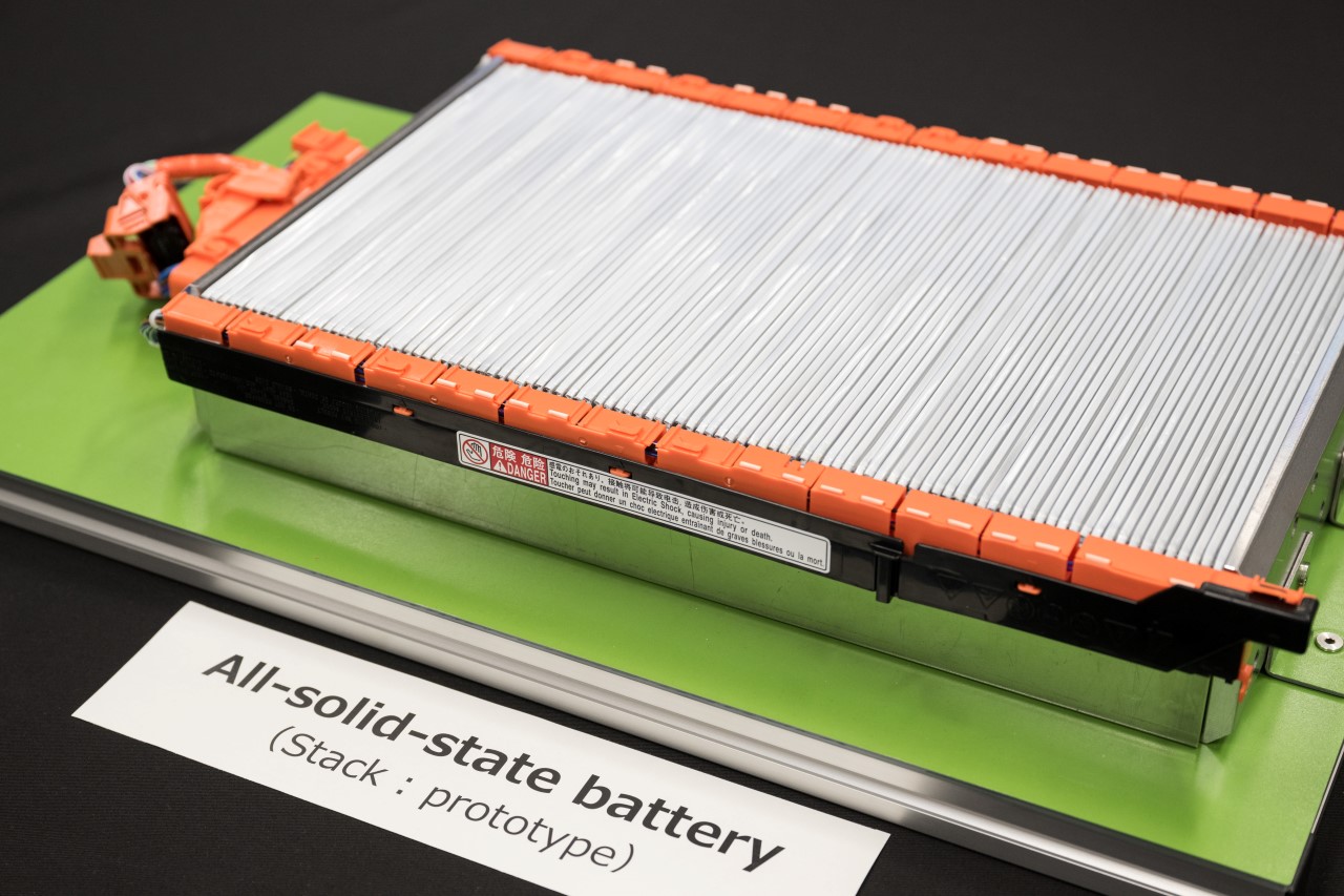 Toyota i Idemitsu rozpoczynają współpracę w zakresie masowej produkcji baterii ze stałym elektrolitem