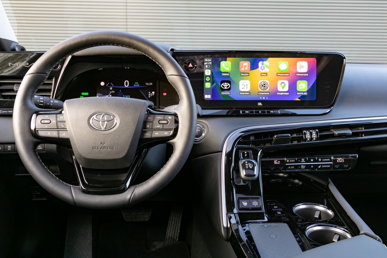 Wodorowa Toyota Mirai 2023. Funkcjonalność, bezpieczeństwo i bogatsze wyposażenie modelu