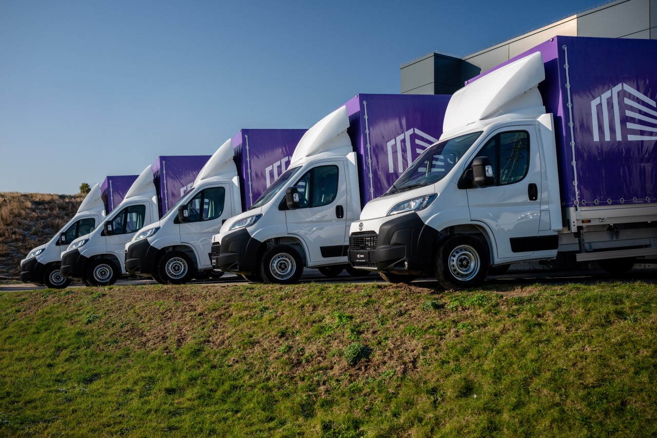 18 Toyot PROACE MAX z zabudową specjalistyczną dołączyło do floty firmy logistycznej STOR-AGE