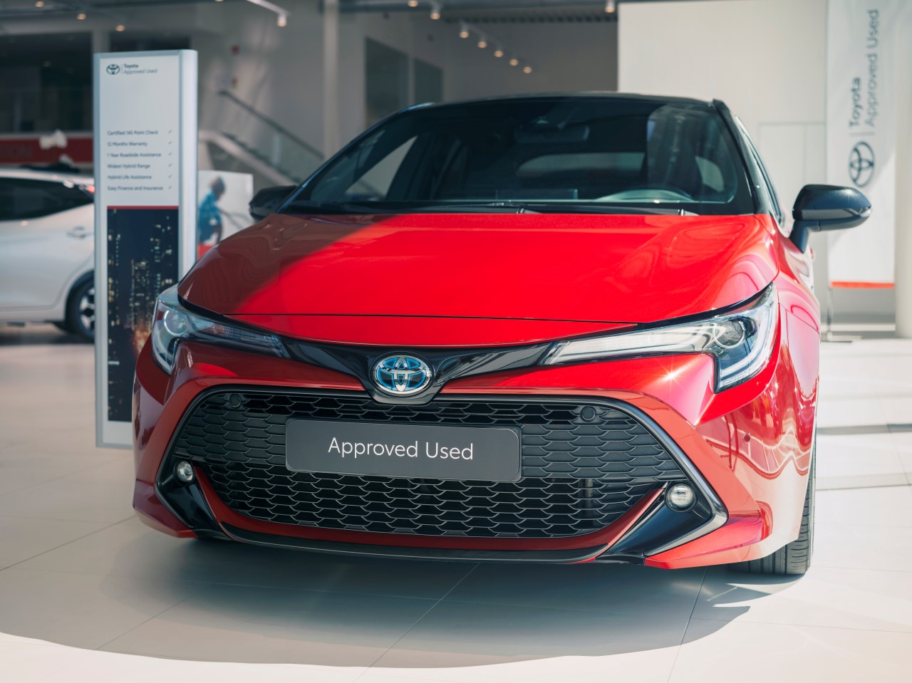 Rośnie liczba klientów programu Toyota Pewne Auto. W 2023 roku sprzedano ponad 28 tysięcy aut używanych z gwarancją