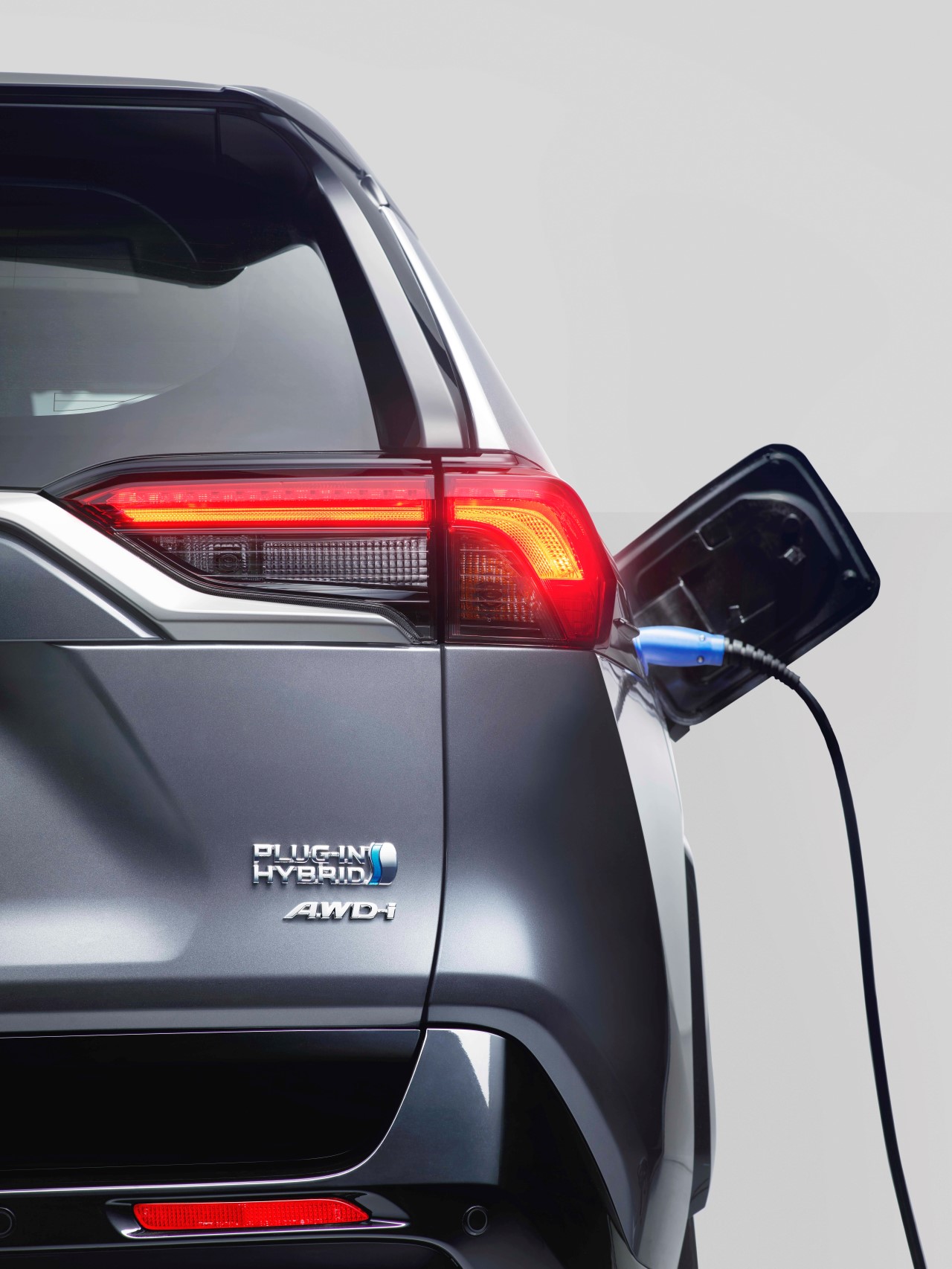 Nowa generacja hybryd plug-in Toyoty z zasięgiem 200 km w trybie elektrycznym 