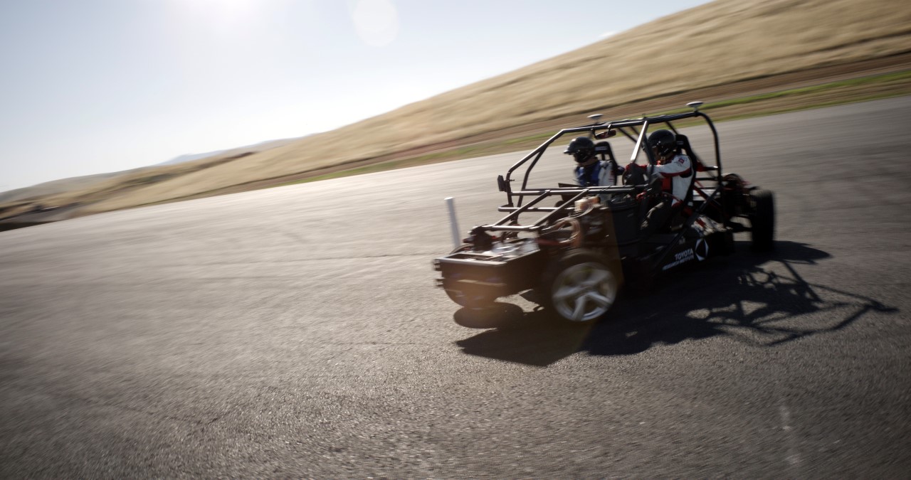 Toyota Human Interactive Driving – wirtualny kierowca wyścigowy, który czuwa nad bezpieczeństwem jazdy