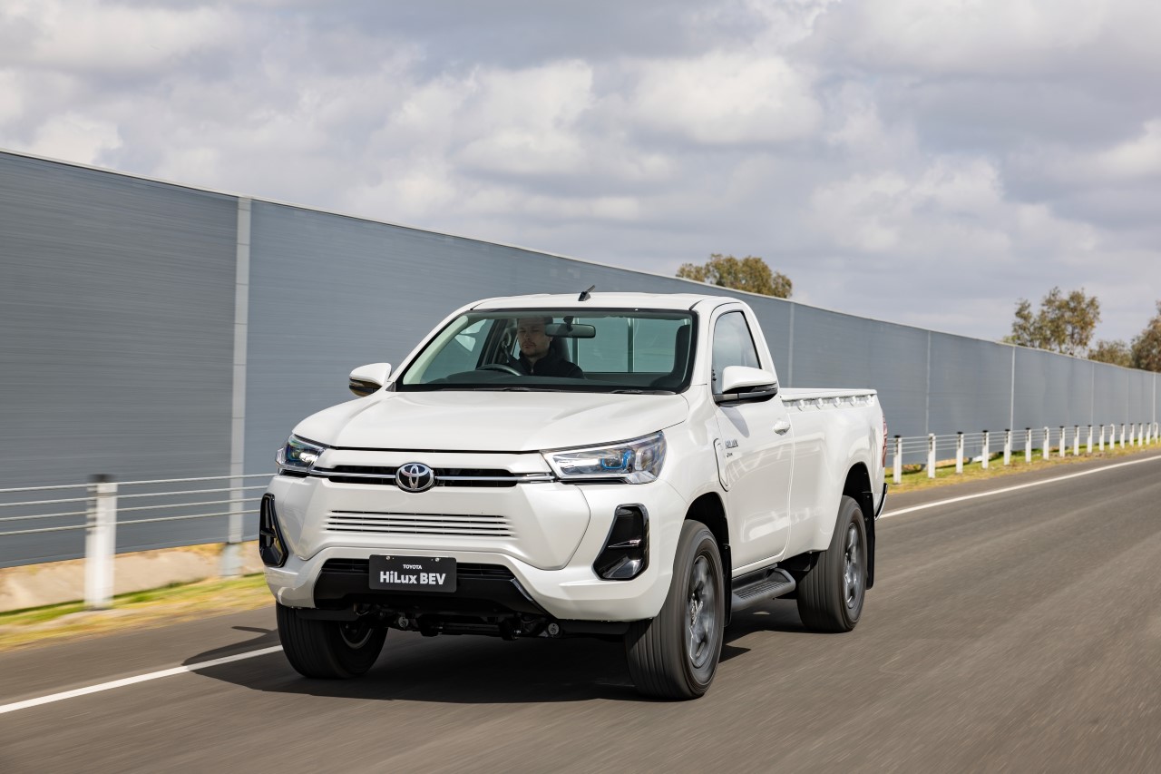 W Australii zaprezentowano prototyp elektrycznej Toyoty Hilux