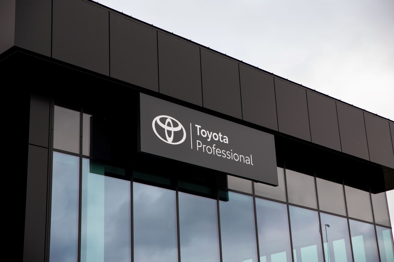 Toyota stawia na silny rozwój sieci dealerskiej aut użytkowych. 9 salonów Toyota Professional