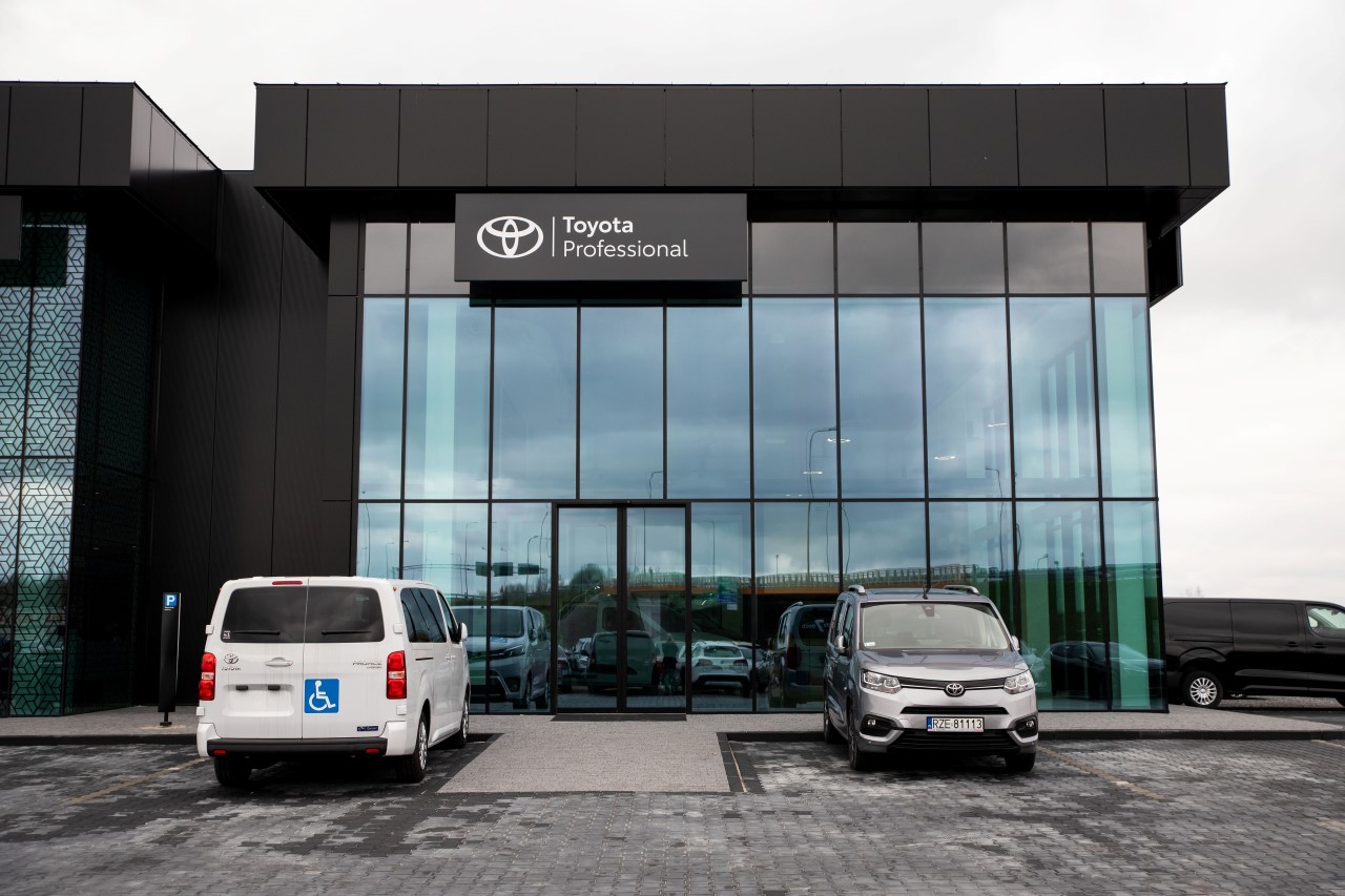 Toyota stawia na silny rozwój sieci dealerskiej aut użytkowych. 9 salonów Toyota Professional
