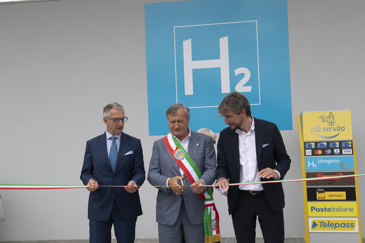 Wenecja zyskała nową flotę wodorowych sedanów Toyota Mirai i publiczną stację tankowania wodoru