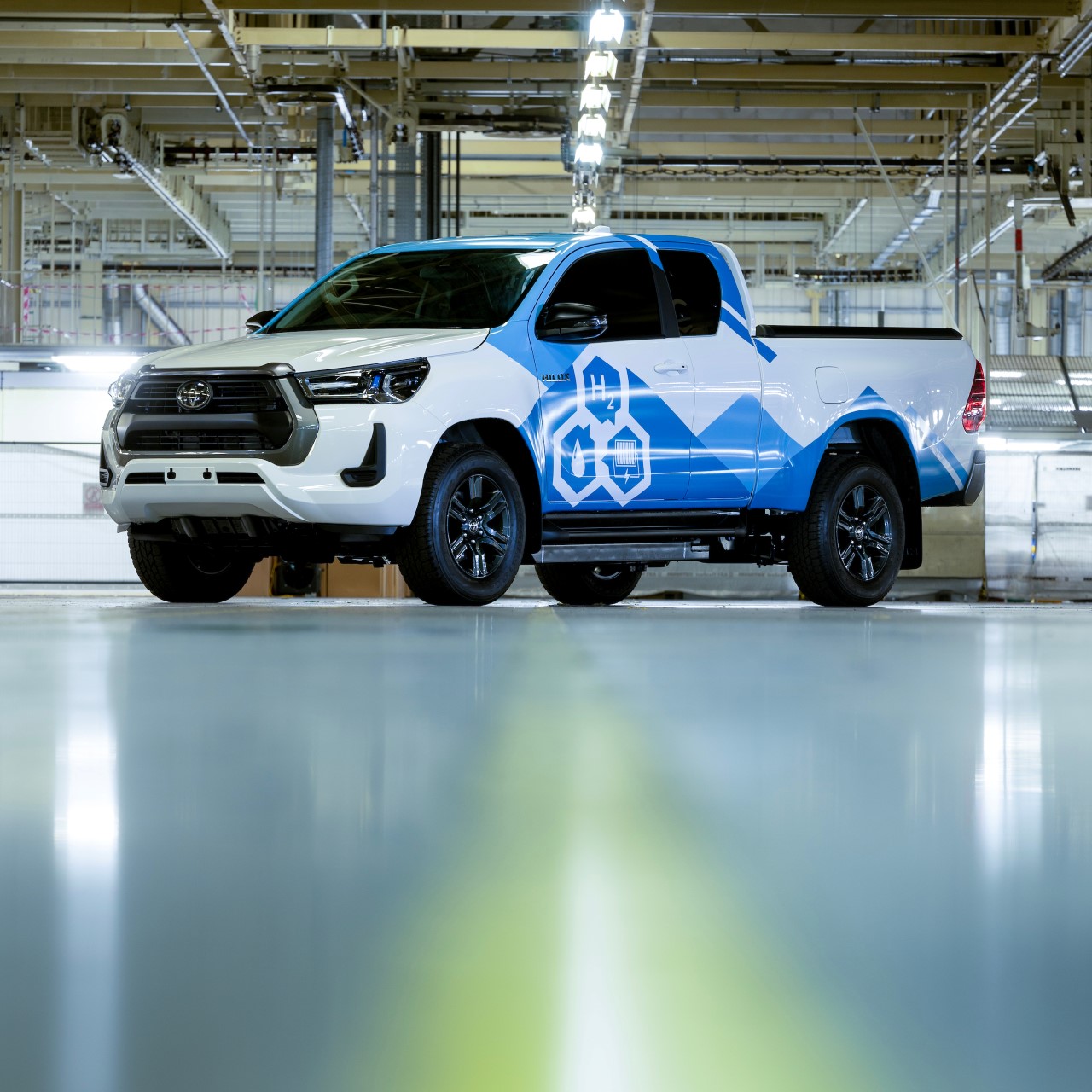 Prototypowa Toyota Hilux zasilana wodorowymi ogniwami paliwowymi zaprezentowana