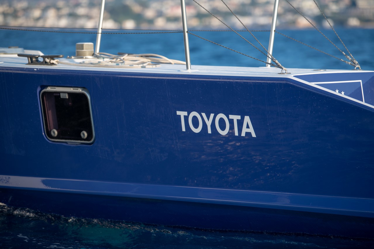 Toyota wspiera podróż dookoła świata wodorowym jachtem 