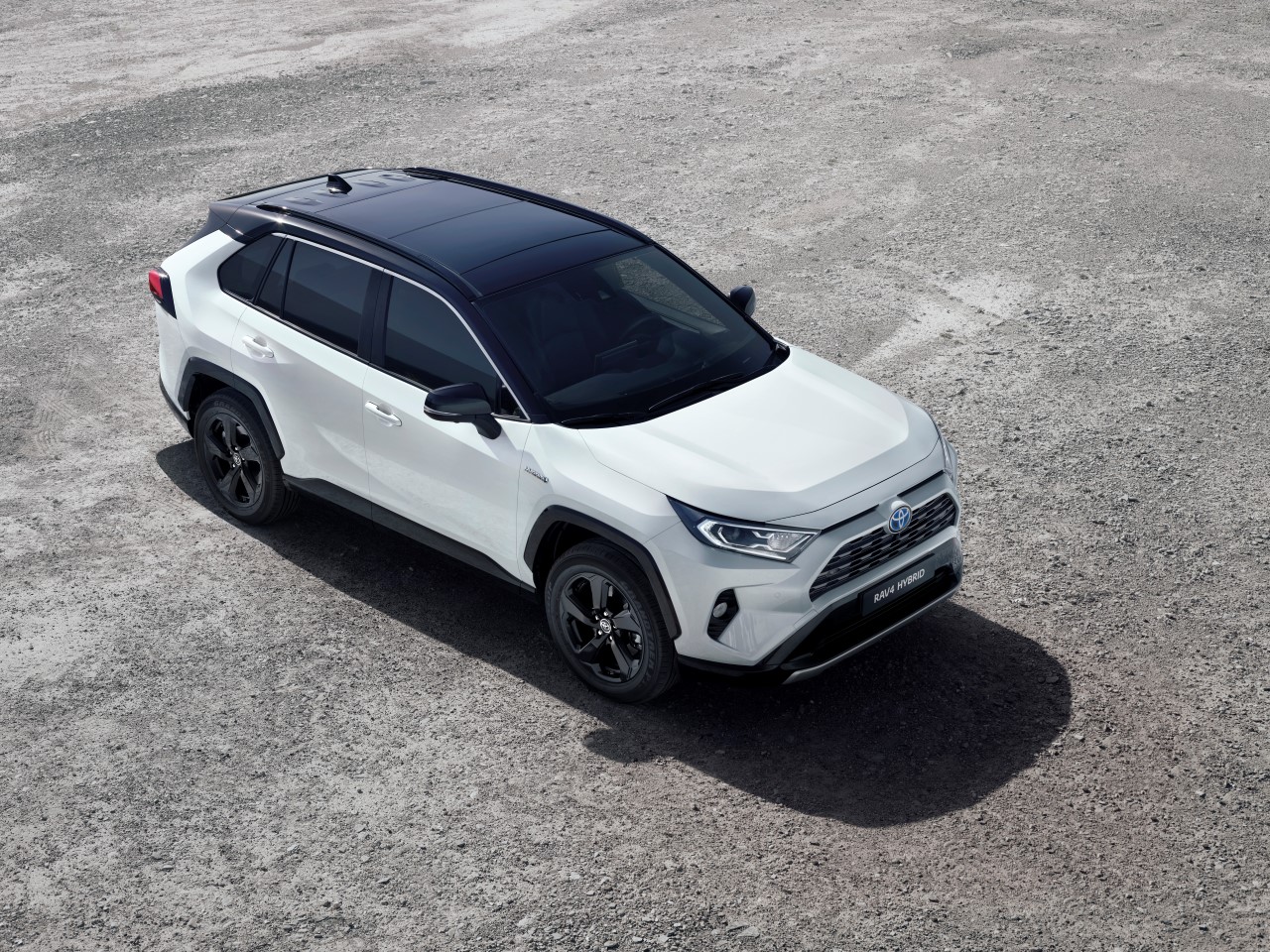 Nowa Toyota RAV4 Hybrid na Salonie Samochodowym w Paryżu