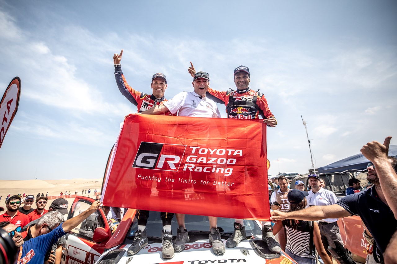 Toyota zwycięża w Rajdzie Dakar