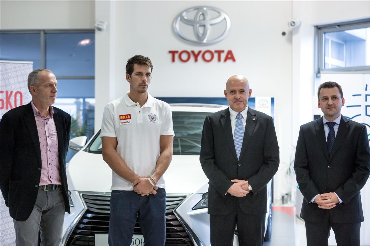 Spoločnosť Toyota Central Europe - Slovakia odovzdala 6 vozidiel  Slovenskému olympijskému výboru (SOV)