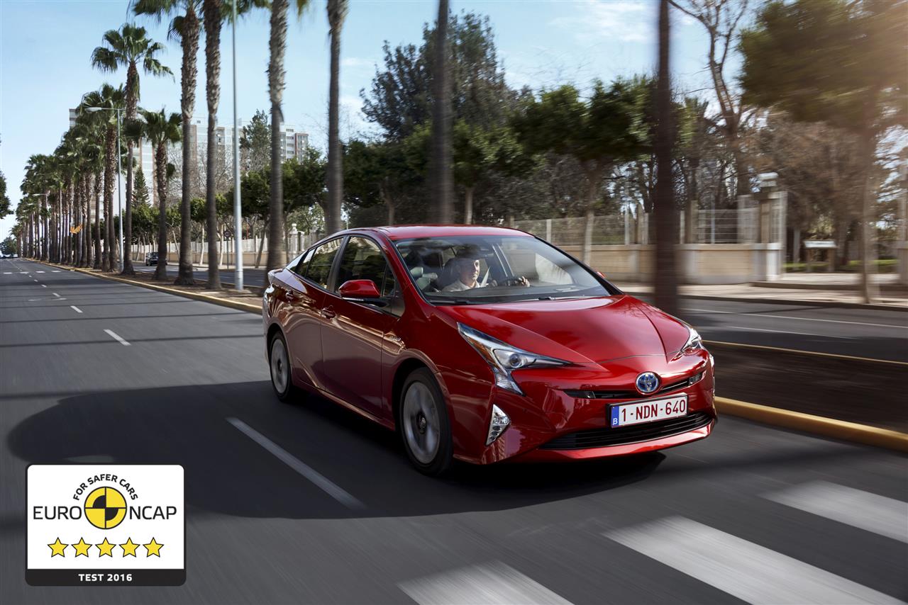 Toyota Prius je podle Euro NCAP nejbezpečnějším novým autem v kategorii velkých rodinných vozů roku 2016