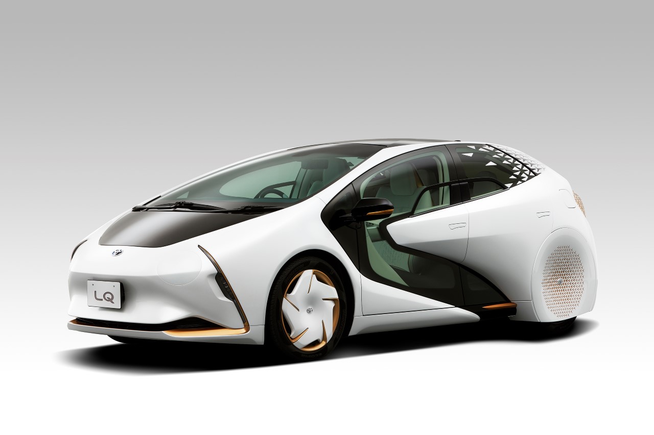 Koncepcyjna Toyota LQ – minusemisyjny samochód elektryczny z awatarem sztucznej inteligencji
