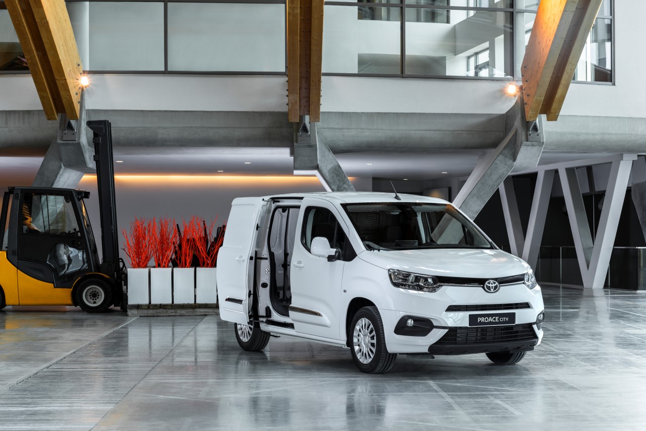  A HÉTVÉGI BUDAPEST AUTÓ SHOW-N LESZ ELŐSZÖR LÁTHATÓ MAGYARORSZÁGON AZ IMMÁRON RENDELHETŐ TOYOTA PROACE CITY MODELLCSALÁD