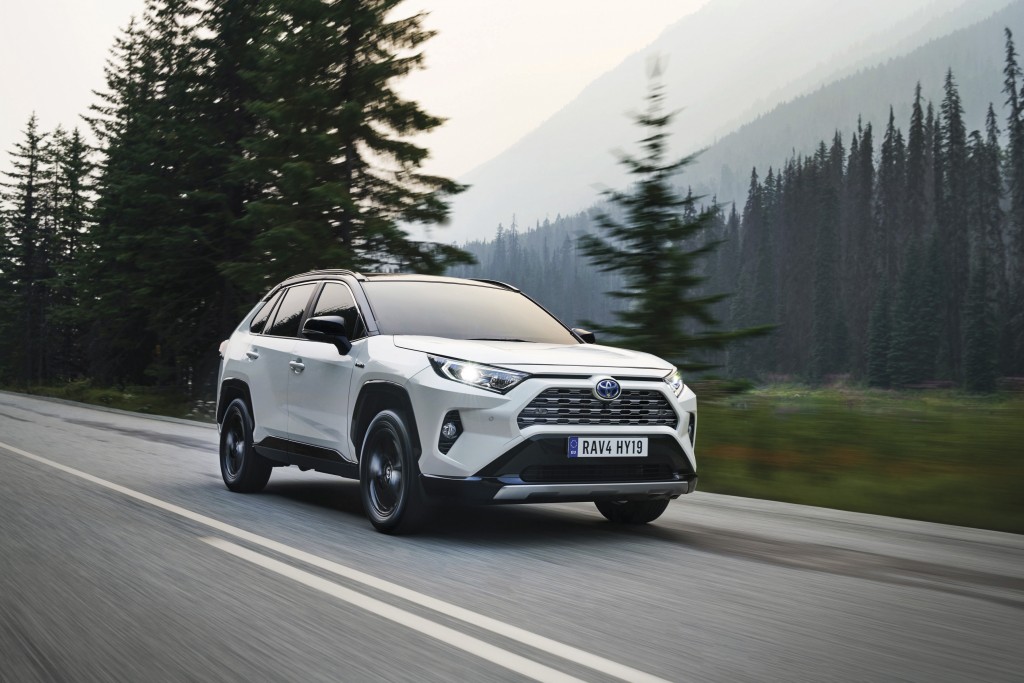  TOYOTA RAV4: MEGTEREMTETTE A SUV KATEGÓRIÁT ÉS MEGHÓDÍTOTTA A VILÁGOT